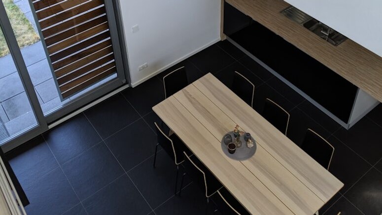 Offener Essbereich mit Blick nach draußen –