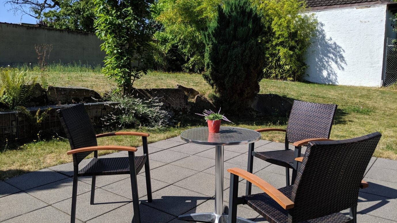 Sonnige Terrasse für entspannte Stunden –