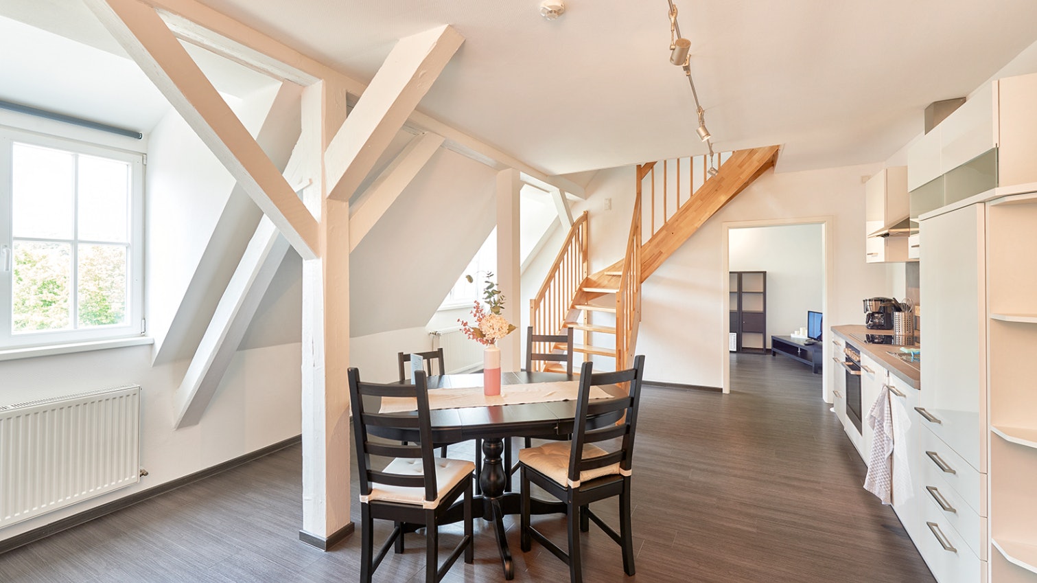 Offene Küche mit Essbereich –