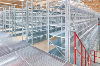 Legbordstellingen met entresolvloeren