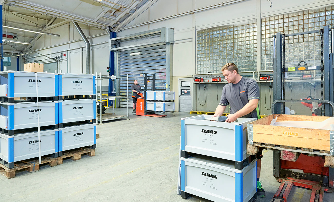 Aanvoer van assemblage componenten in cloosed loop kunststofbakken systeem