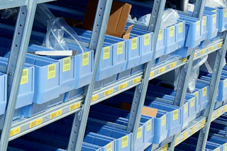 KANBAN magazijnbakken in legbordstelling