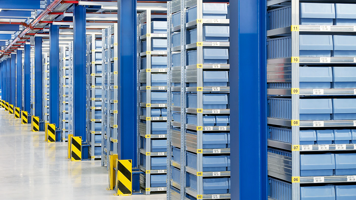 legbordstellingen met vele KANBAN bakken