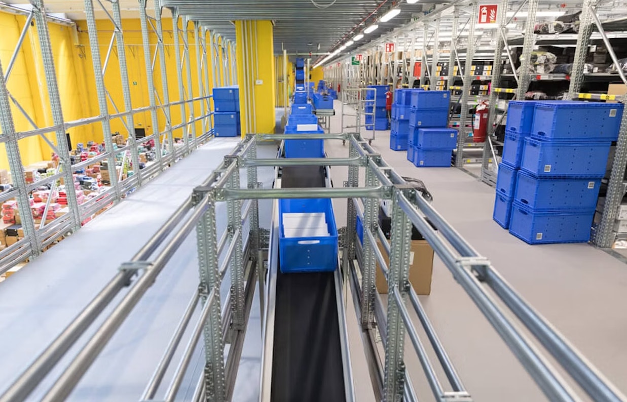 50.000 m² sterk geautomatiseerde logistieke systemen.