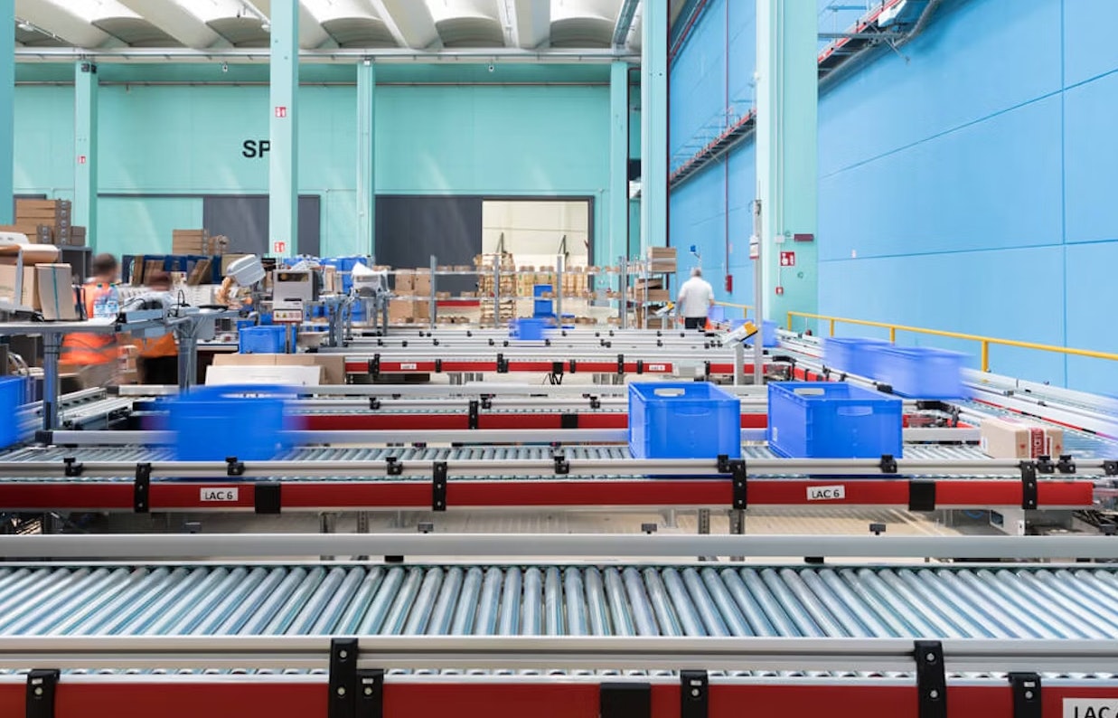 Magazijninrichting met euronormbakken