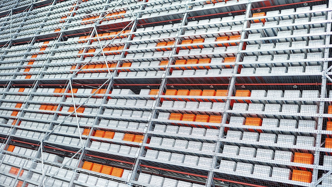 BITO Regal mit BITO Behältern und Regalsicherheitsnetz