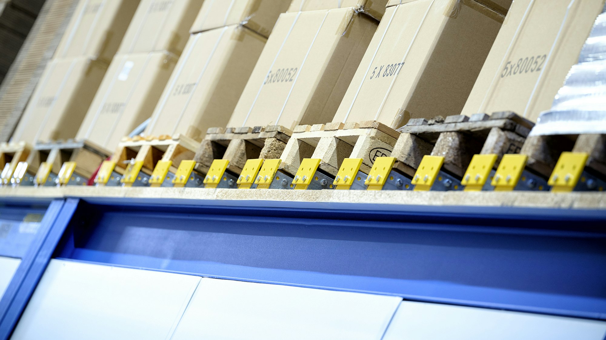 BITO Stahlbühne mit BITO Palettendurchlaufregal