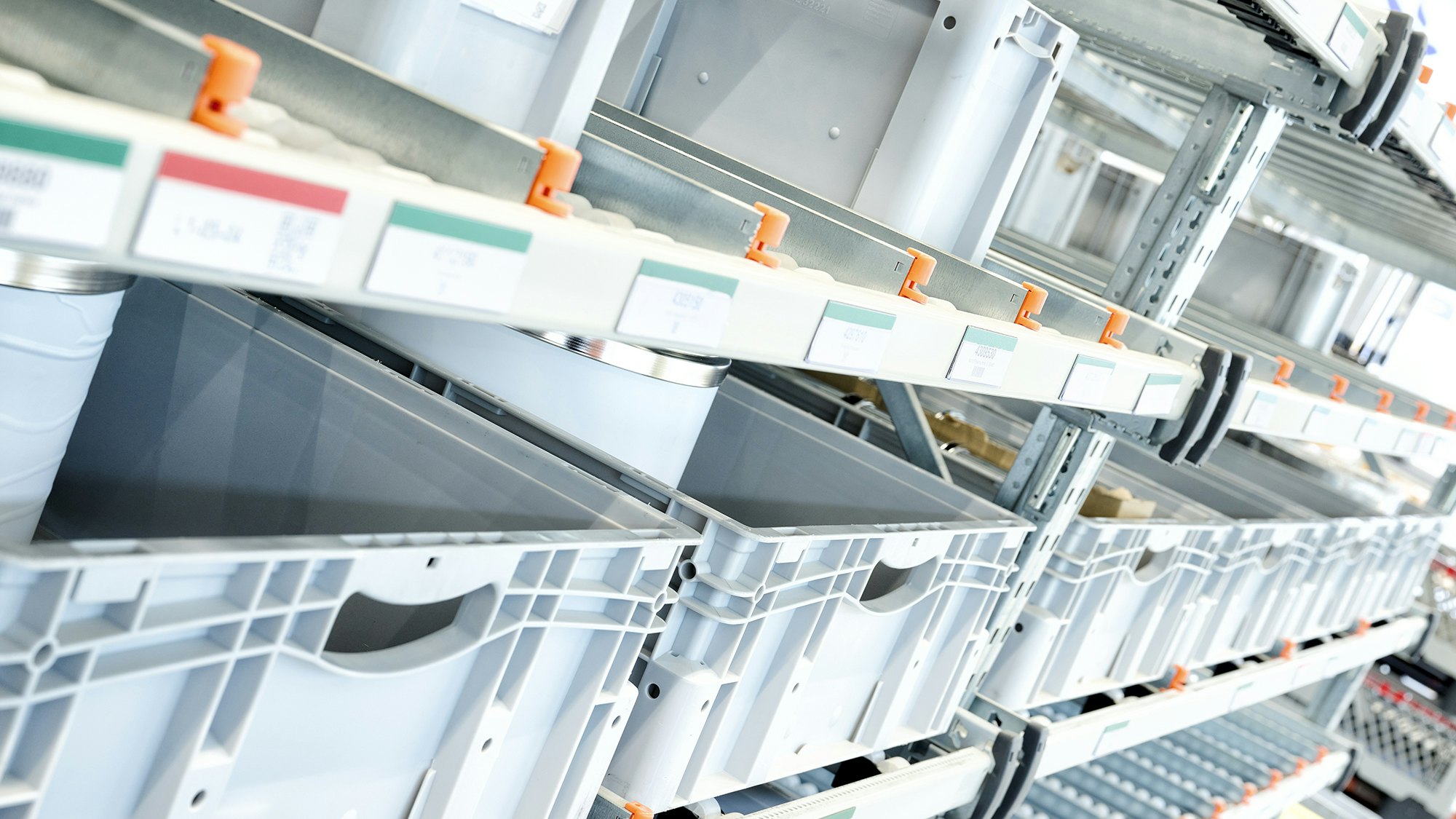 BITO Durchlaufregal mit BITO Stapelbehälter