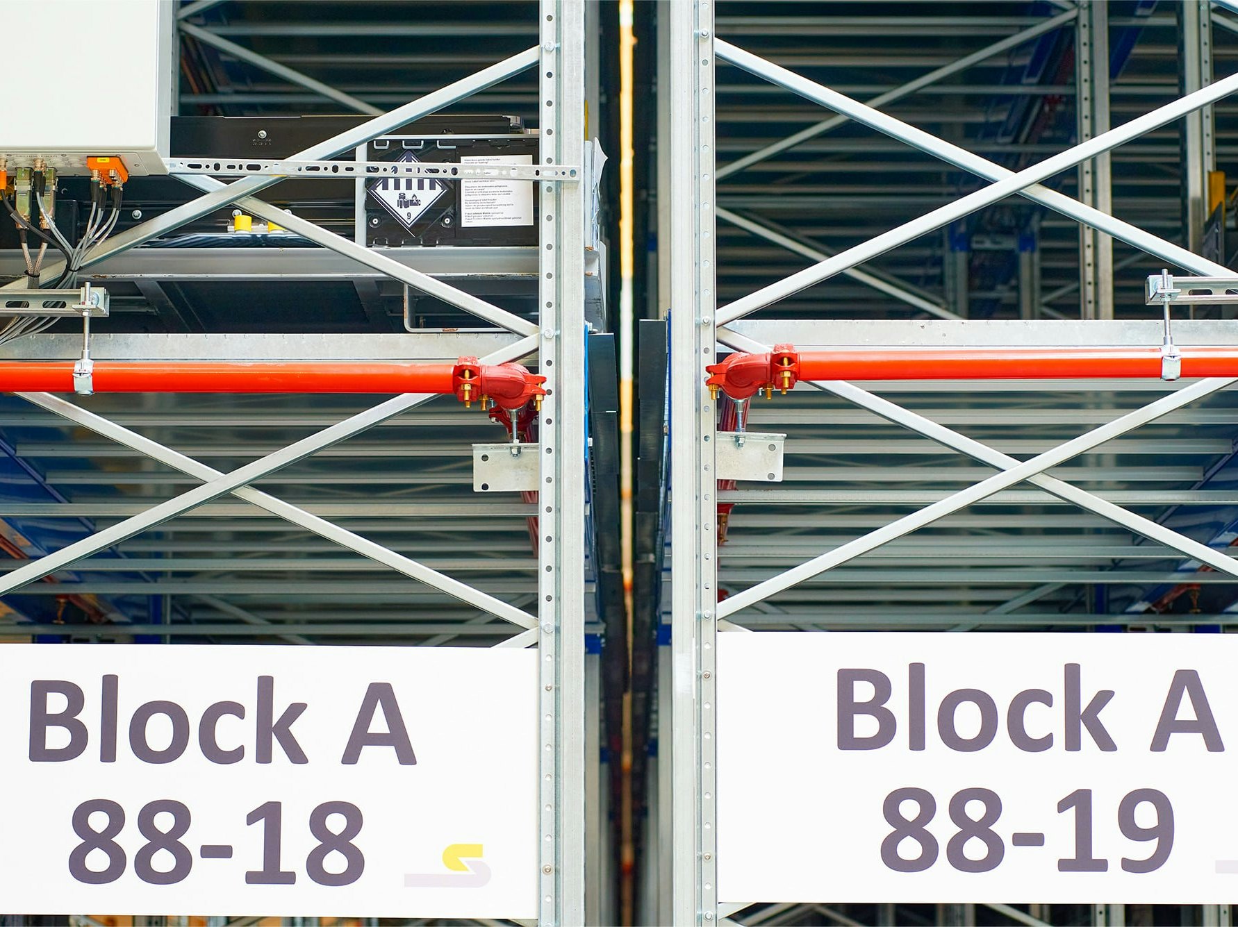 Verfahrbare BITO Palettenregale mit Feuerlöschanlage