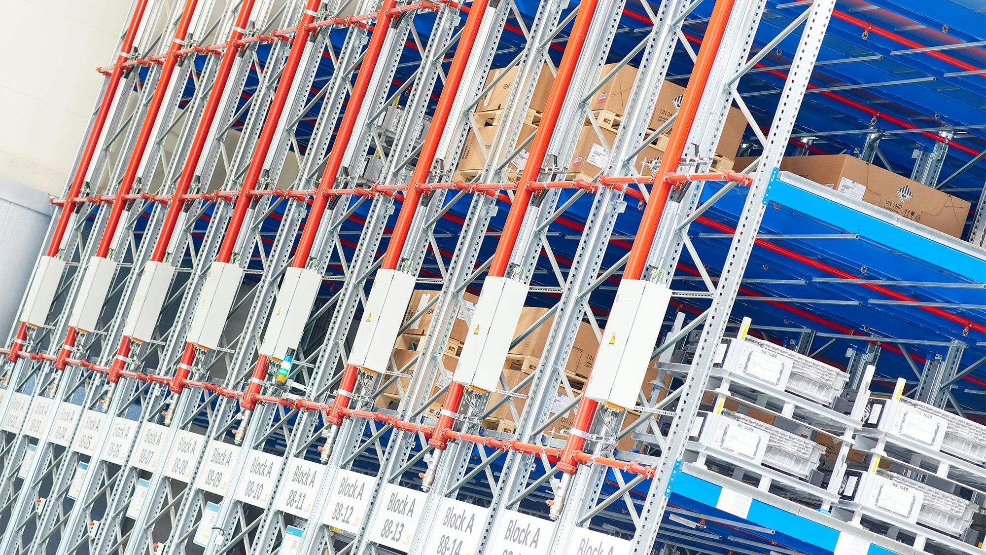 Verfahrbare BITO Palettenregale mit Feuerlöschanlage