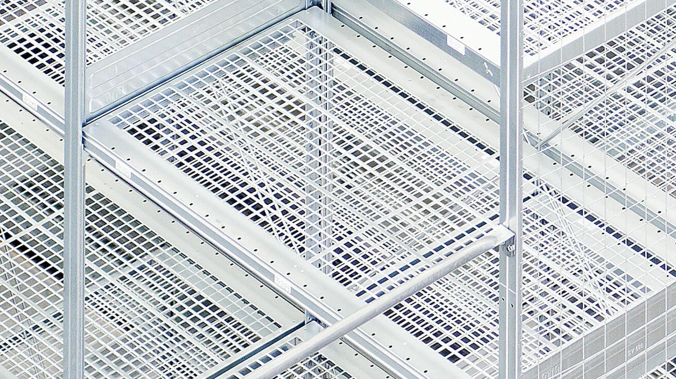 Mehrgeschossregale, Fachbodenregale, Fußbodengitter
