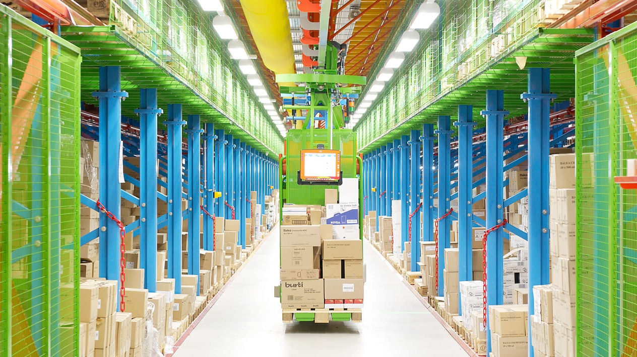 Ein automatisiertes Palettenregal