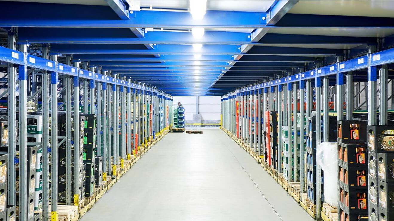 Palettendurchlaufregal von BITO in einem Getränkelager