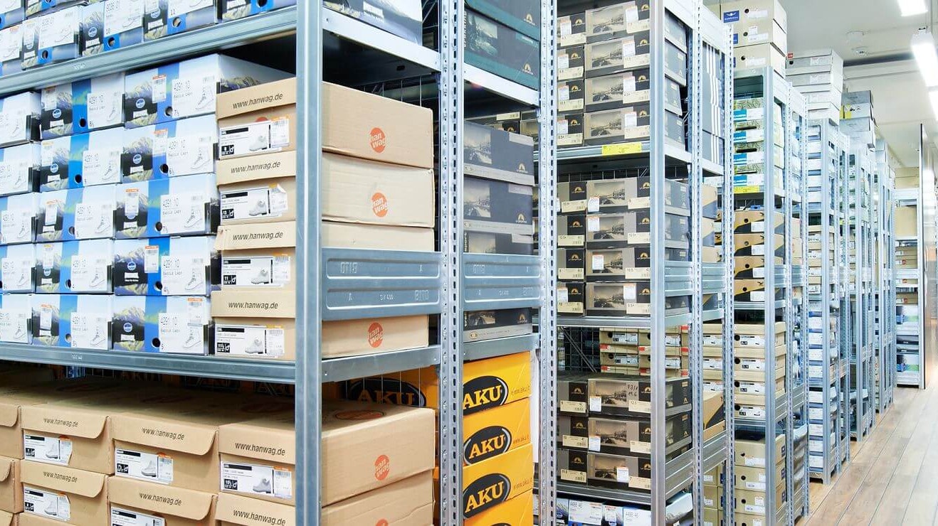 BITO Fachbodenregal in einem Schuhlager