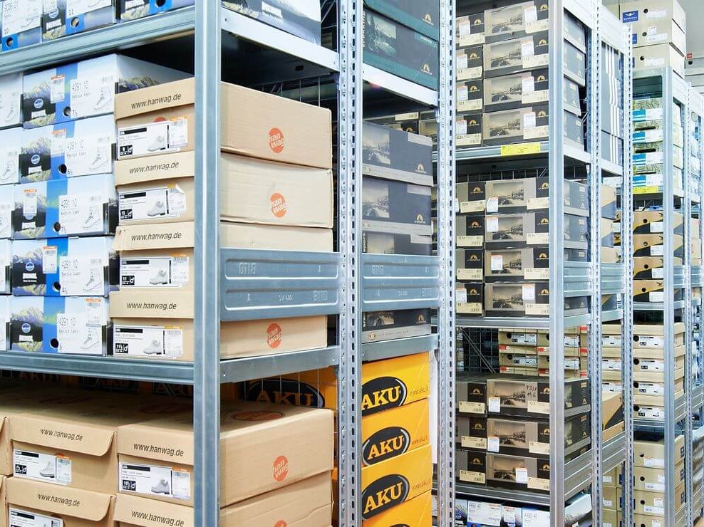 BITO Fachbodenregal in einem Schuhlager