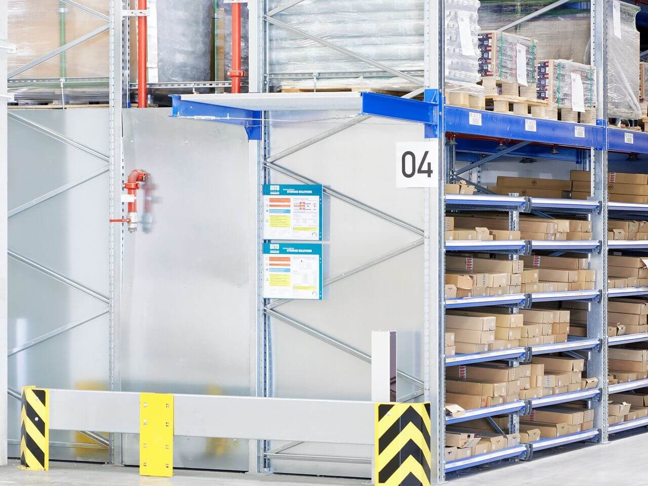 BITO Palettenregal mit Anfahrschutz und Feuerlöschanlage