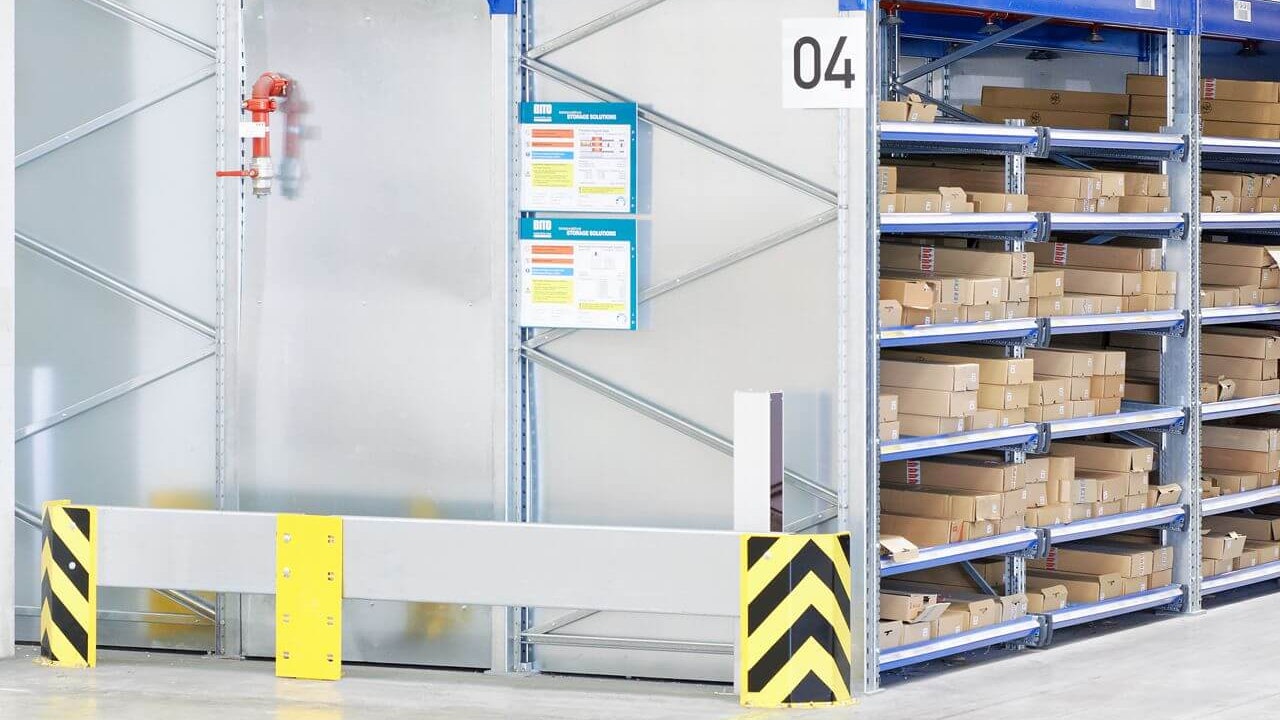 BITO Palettenregal mit Anfahrschutz und Feuerlöschanlage