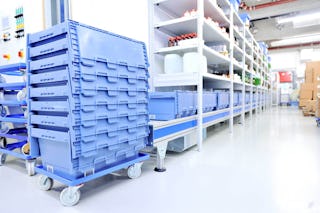 BITO Mehrwegbehälter auf einem Transportroller