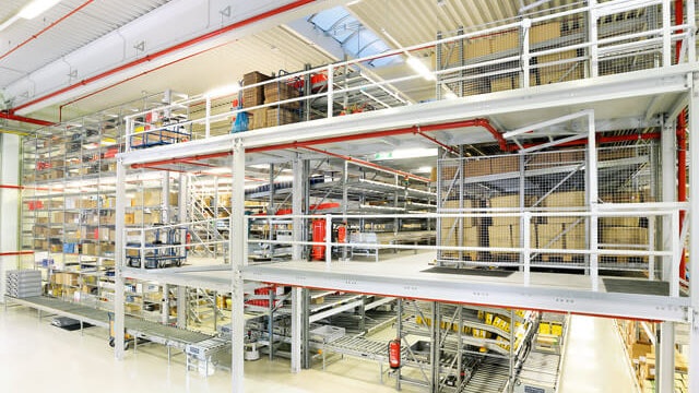 Mehrgeschossanlage mit Fördertechnik