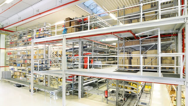 Mehrgeschossanlage mit Fördertechnik