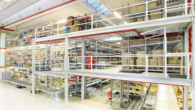 Mehrgeschossanlage mit Fördertechnik