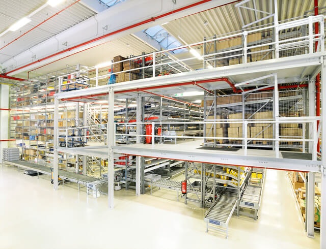 Mehrgeschossanlage mit Fördertechnik