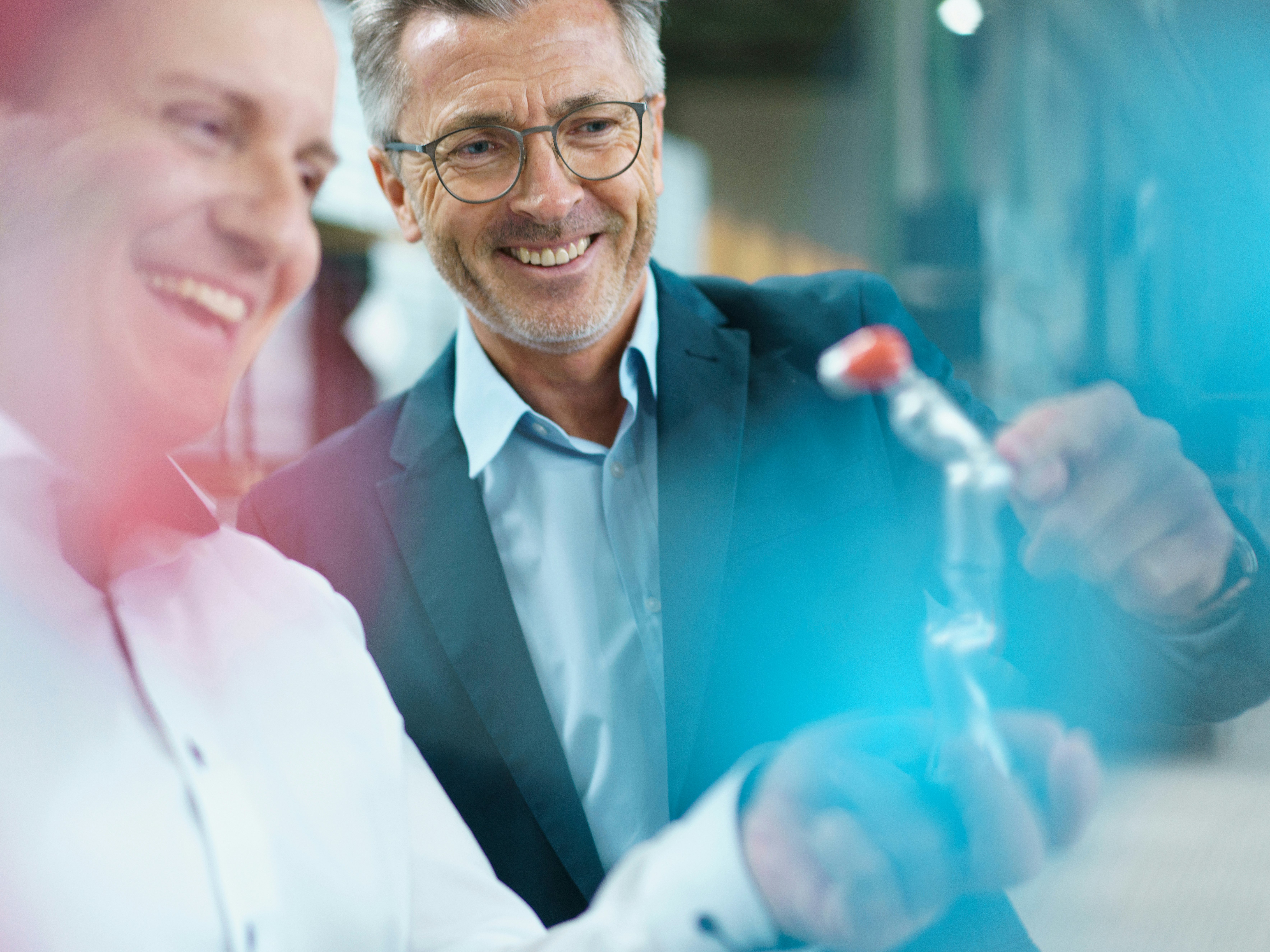 Zwei Männer im Gespräch