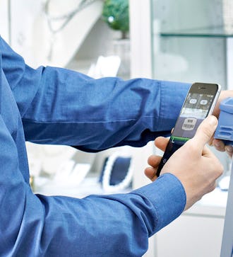 Seal and Track App in use at BITO Suivi des envois