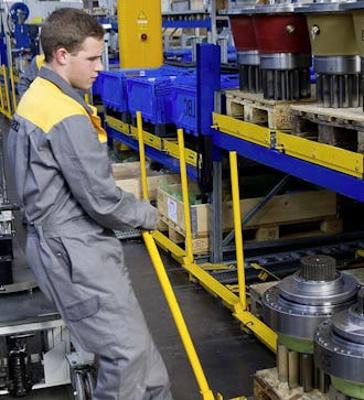 Magazijnstellingen voor de maakindustrie. Industriële maakindustrie