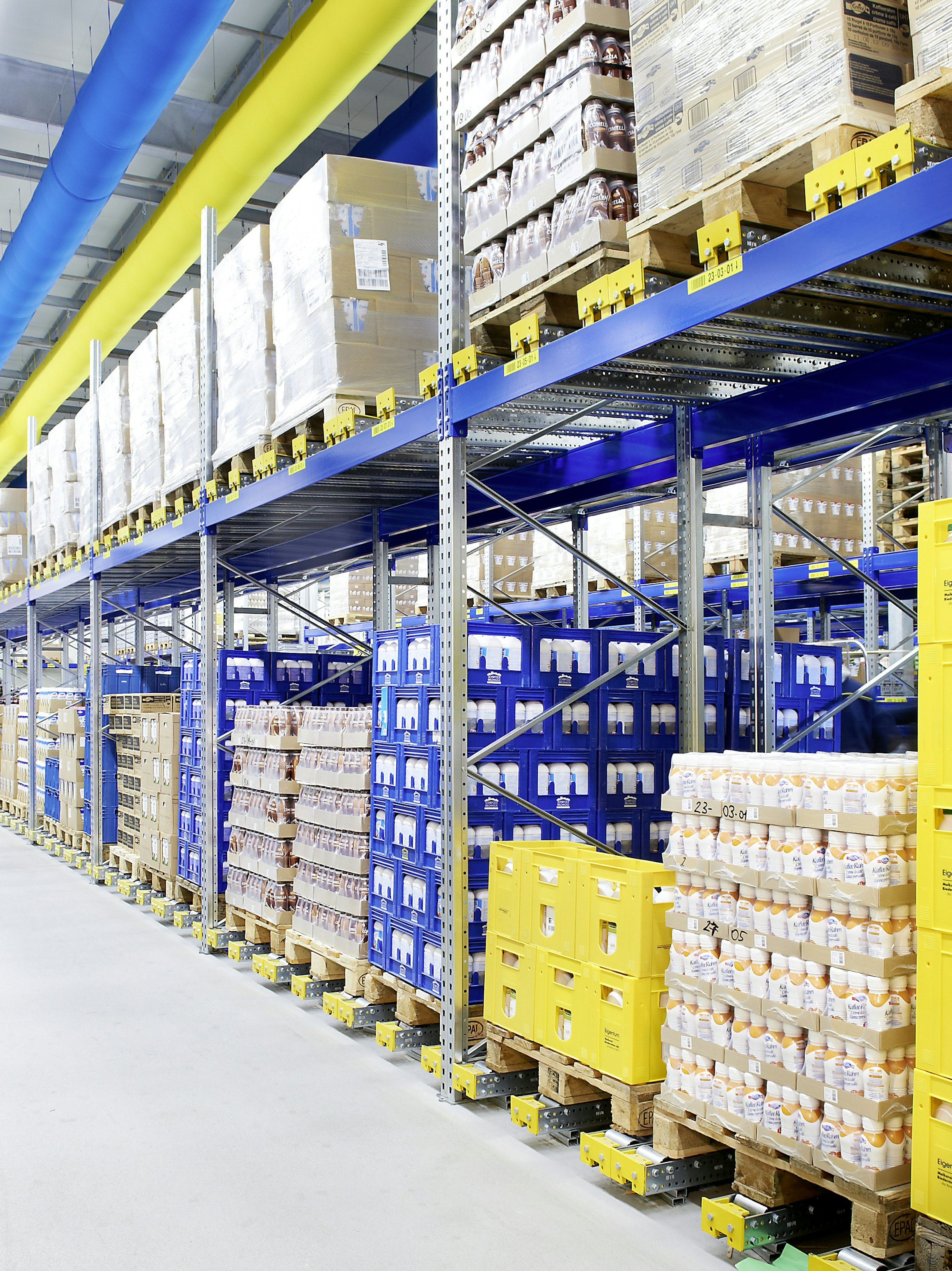 BITO:n kuormalavahylly In einem BITO Regal werden Lebensmittel gelagert.