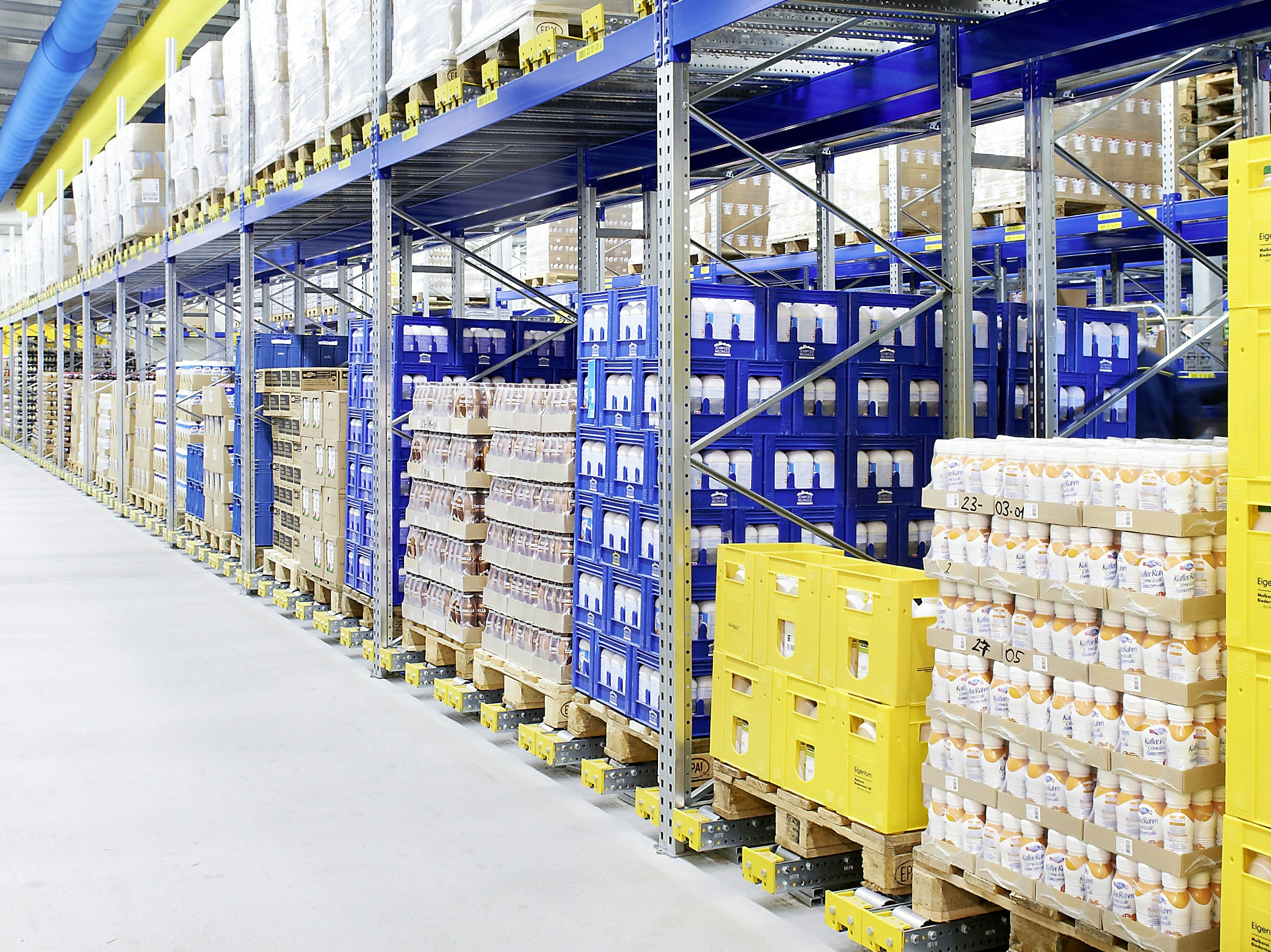BITO Palettenregal In einem BITO Regal werden Lebensmittel gelagert.