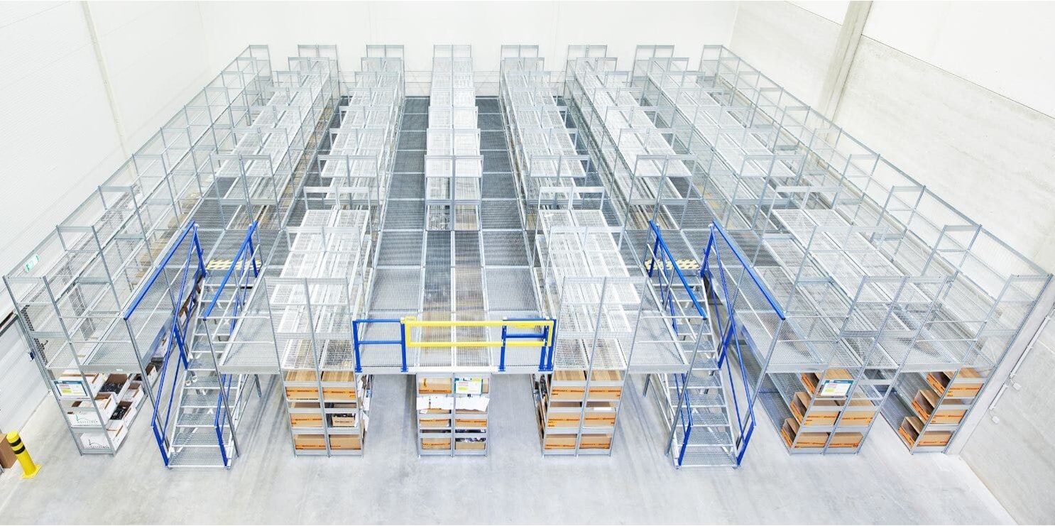 BITO Multi-tier installations Eine Draufsicht von oben auf eine BITO Mehrgeschossanlage.