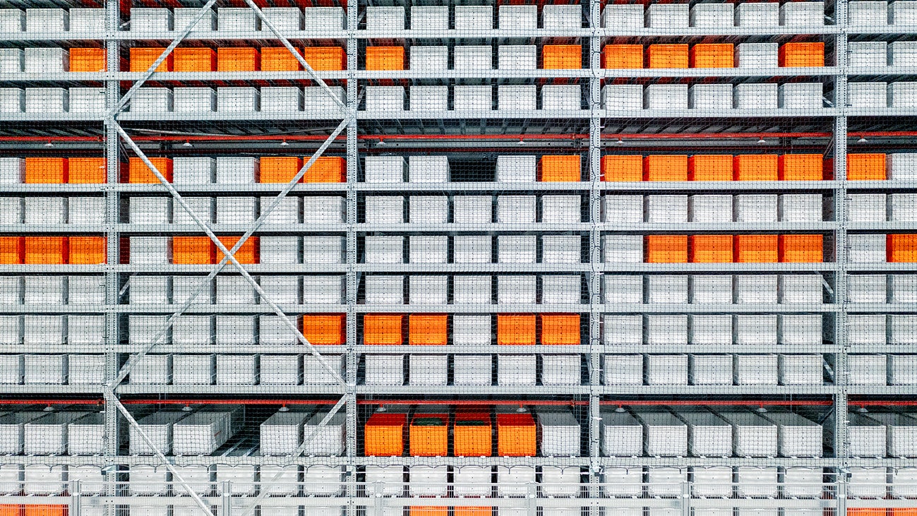 Bacs BITO XLmotion pour magasins automatisés Großes BITO-Regal gefüllt mit BITO-Behältern