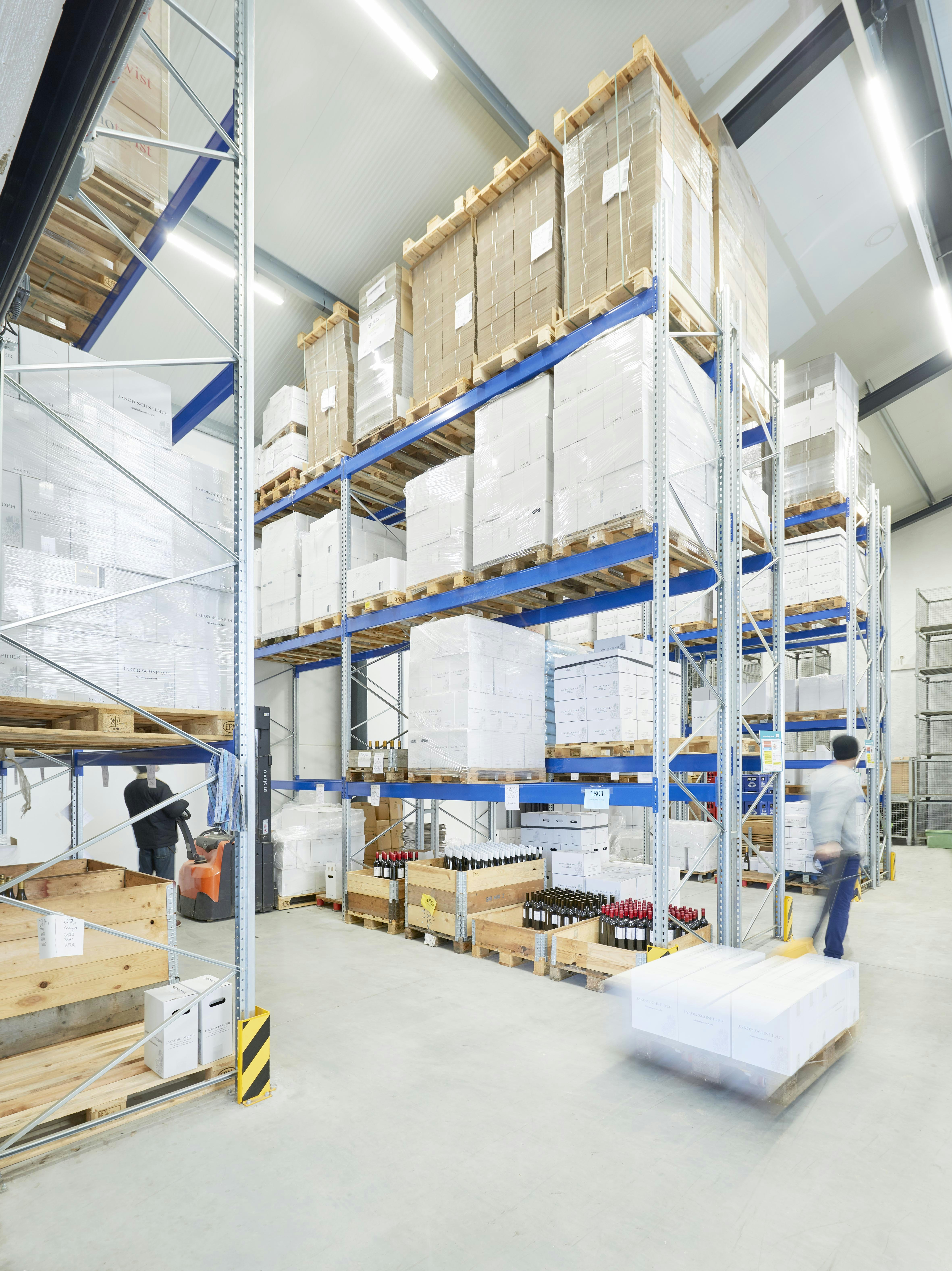 BITO_Weingut_Hermannsberg_Palettenregal