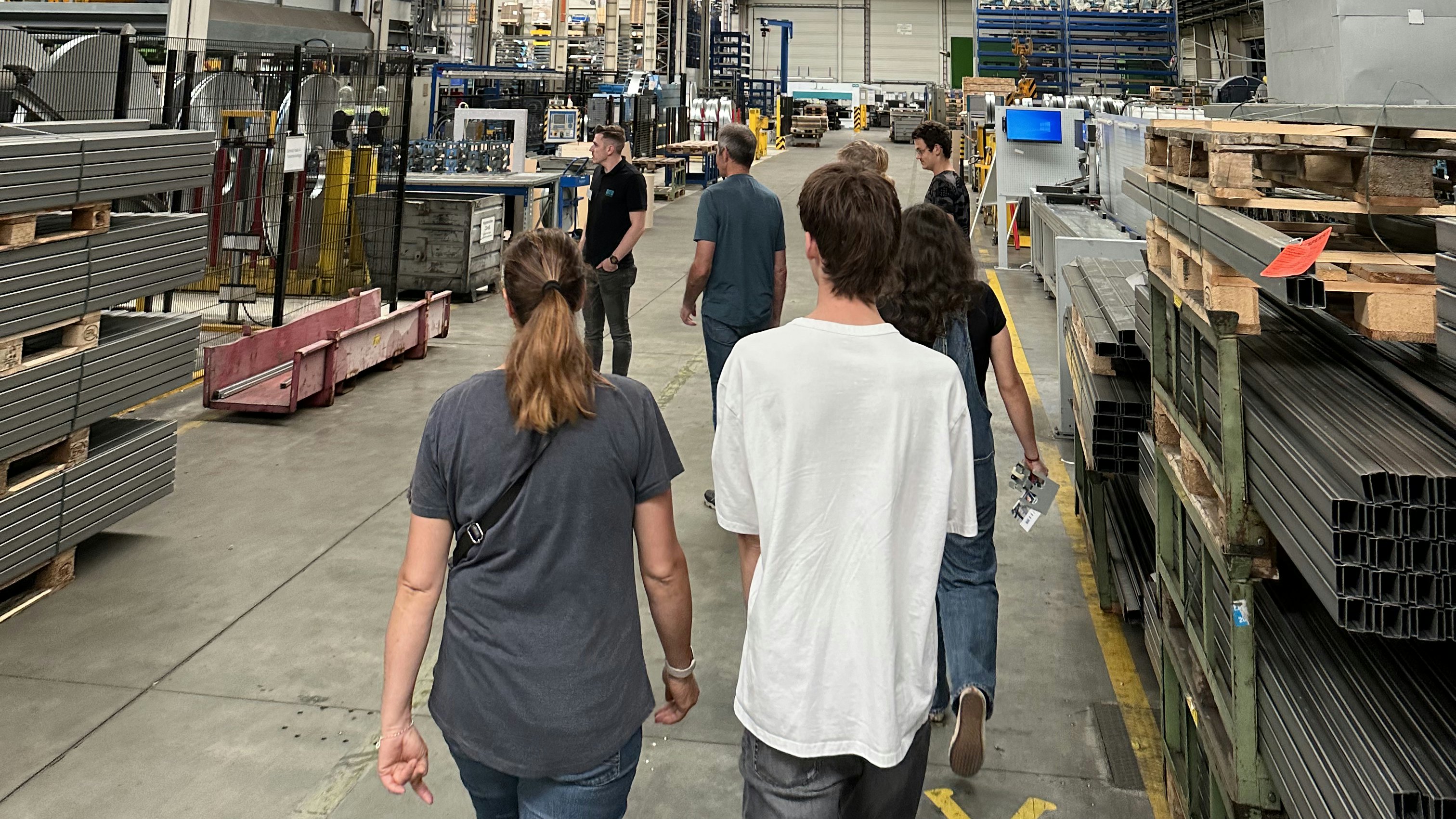 Werkstattbesichtigung mit Auszubildenden bei BITO Lagertechnik