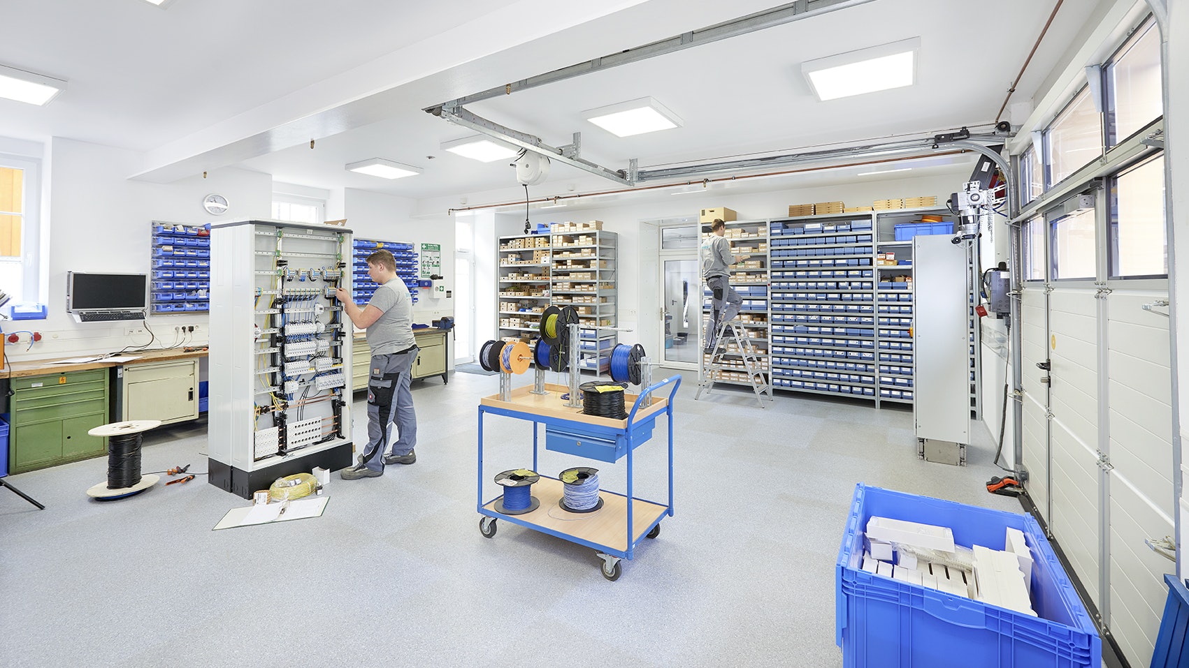 Regalkasten RK1 für eine saubere und übersichtliche Regallösung