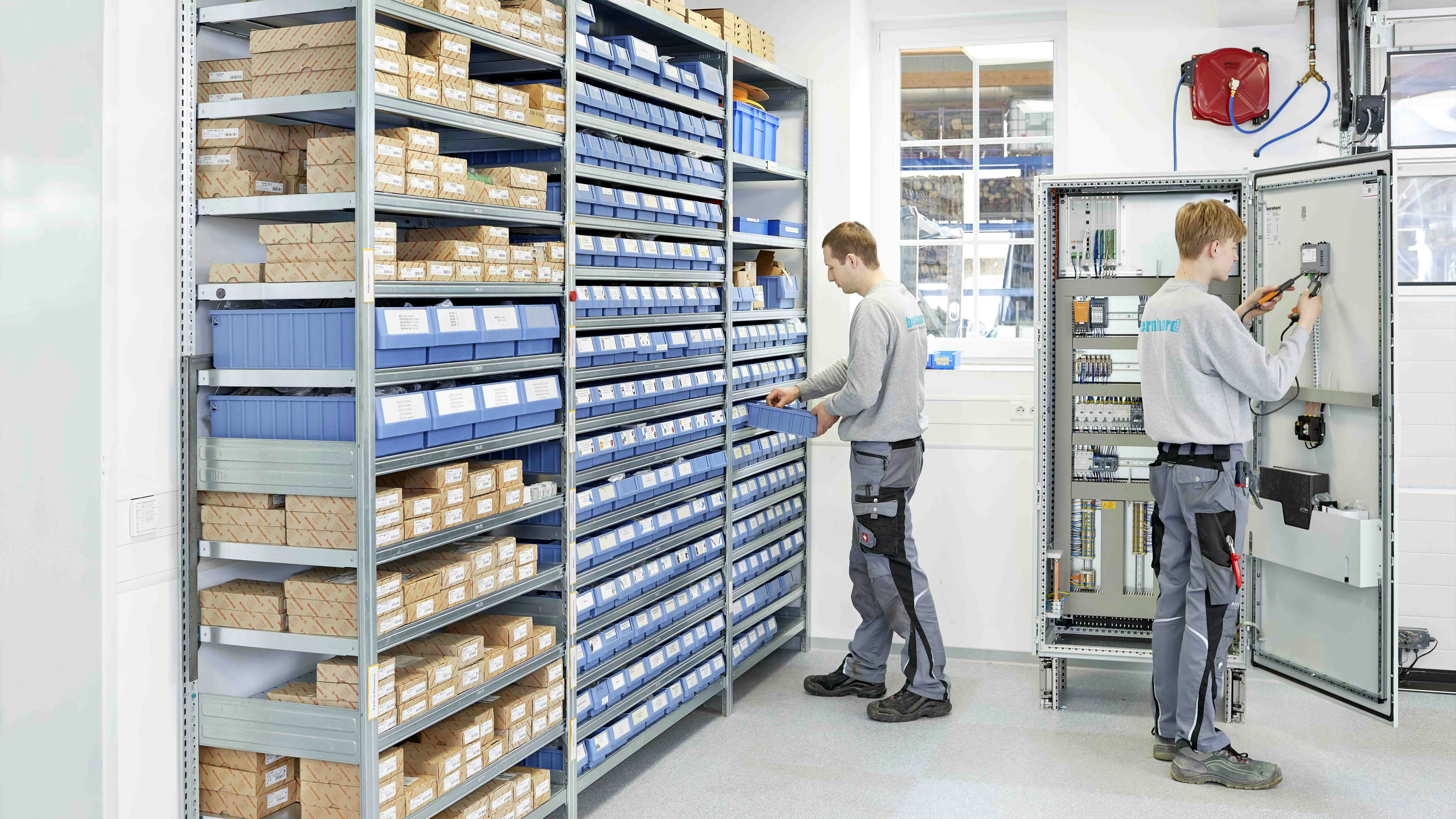 Regalkasten RK1 für eine saubere und übersichtliche Regallösung