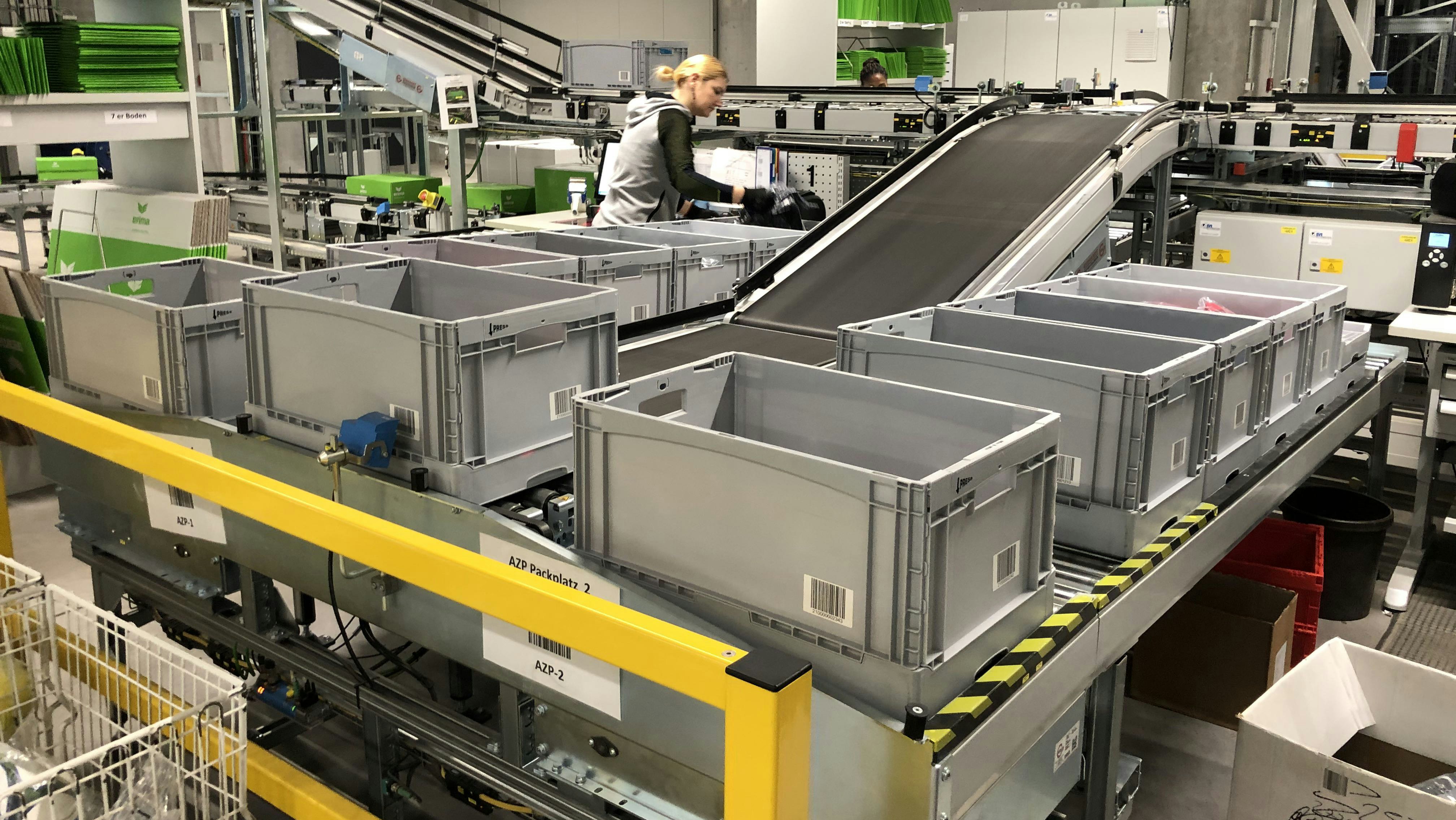 BITO Klappbox EQ auf Rollenbahn