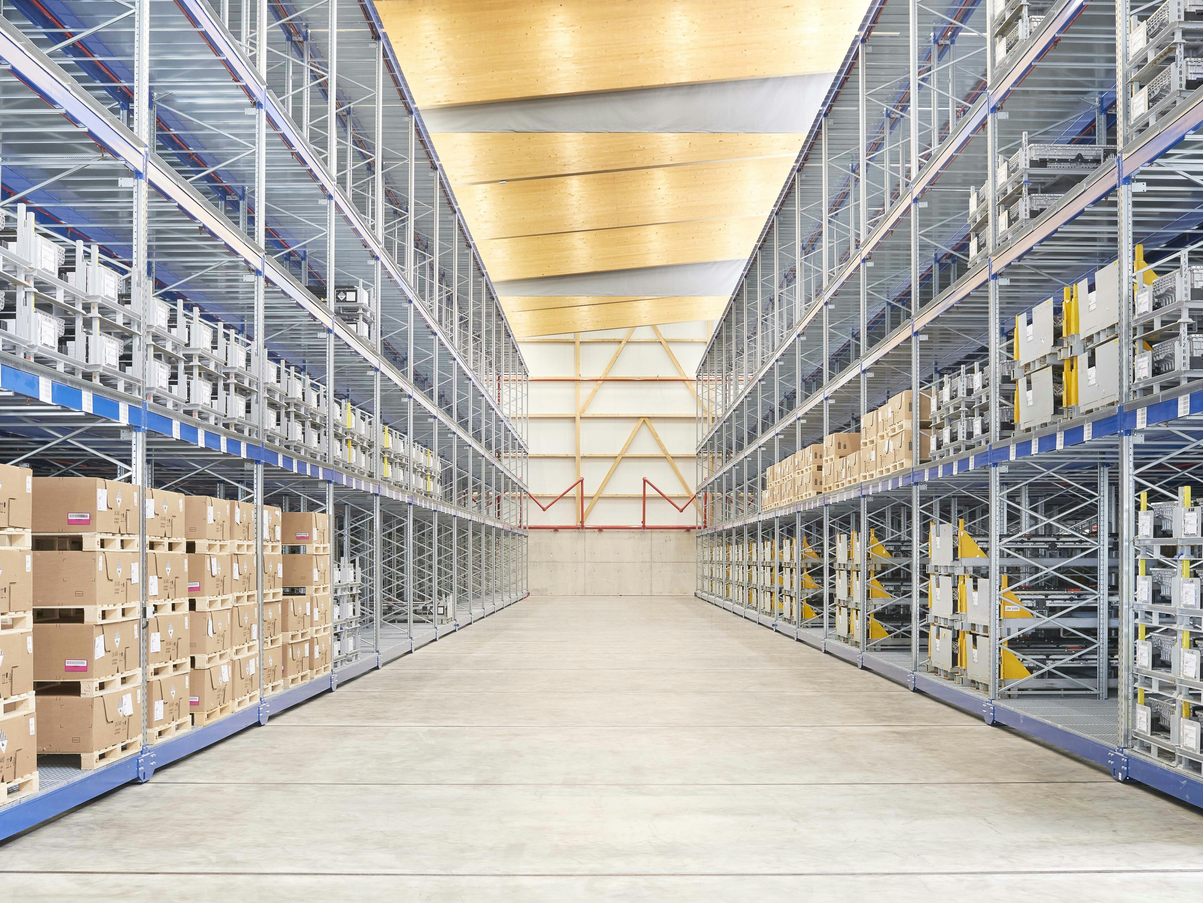 Aufgeräumtes BITO Palettenregal