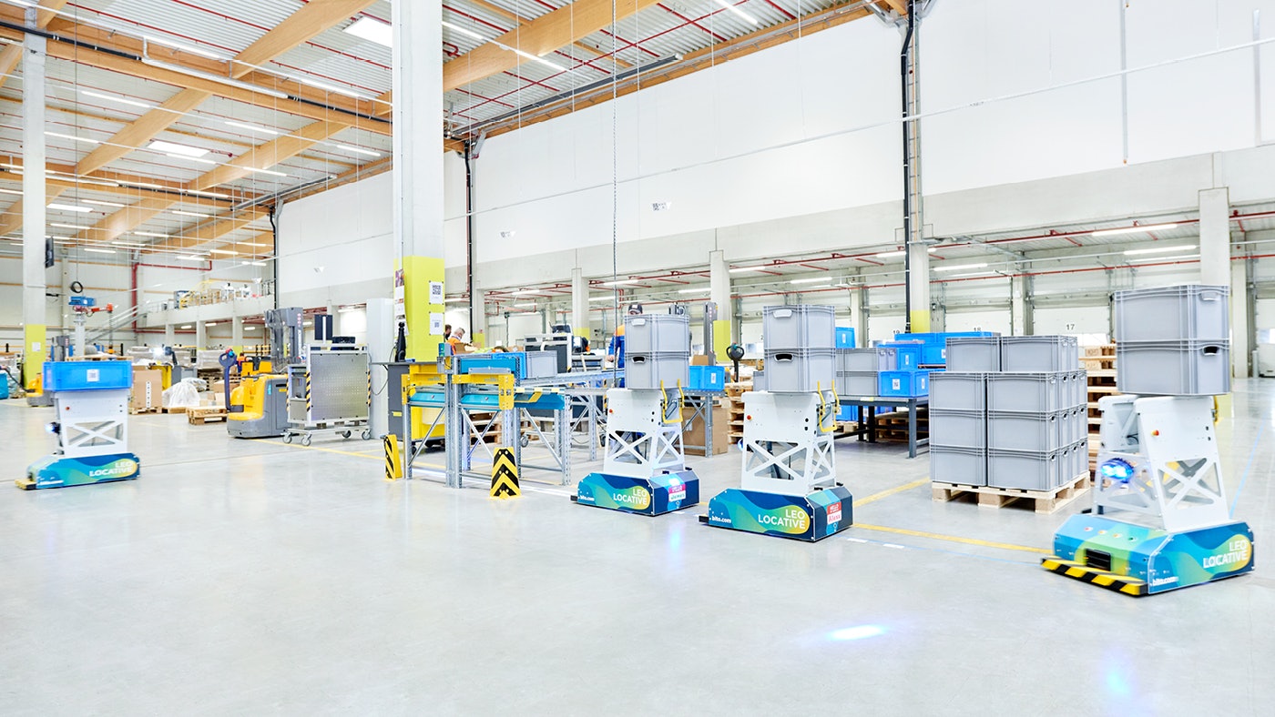 AGV van BITO ondersteunt personeel met lopen van punt a naar b