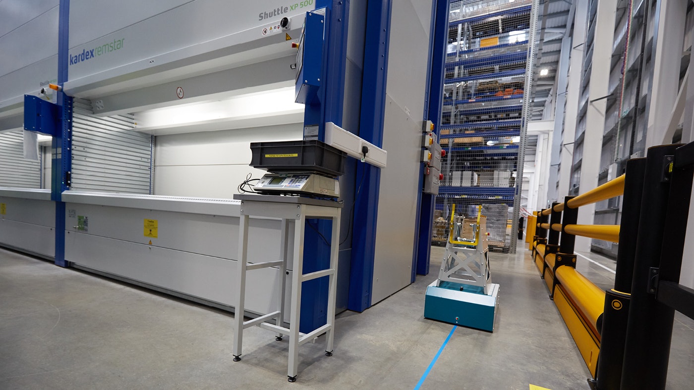 Geautomatiseerd intern transportsysteem van BITO