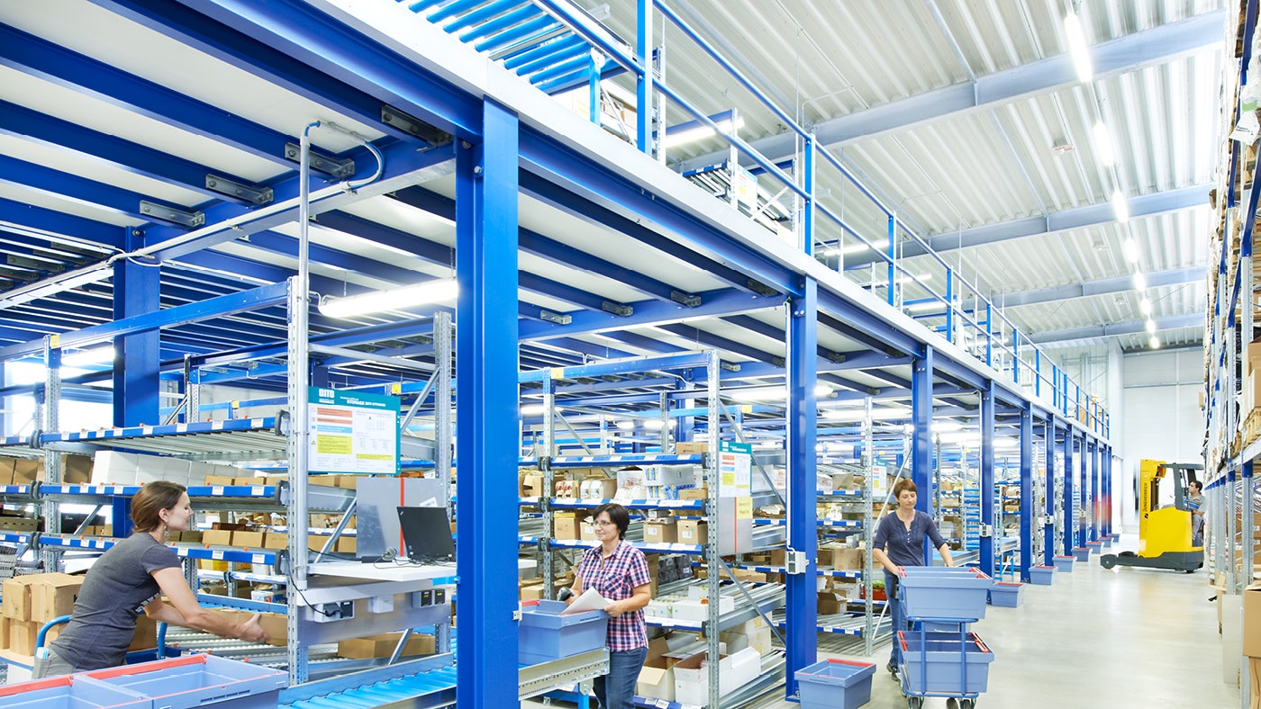 De foto toont de constructie een platform aan de onderkant.