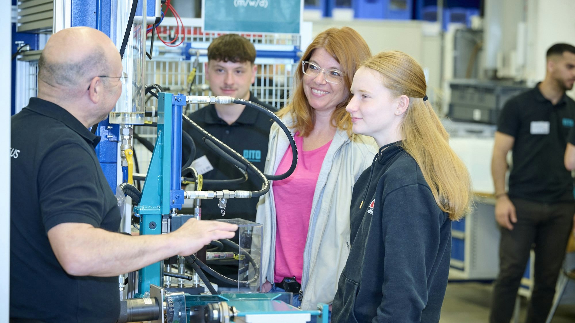 BITO Ausbildungstag 2025 Besucher informieren sich über den Beruf Industriemechaniker