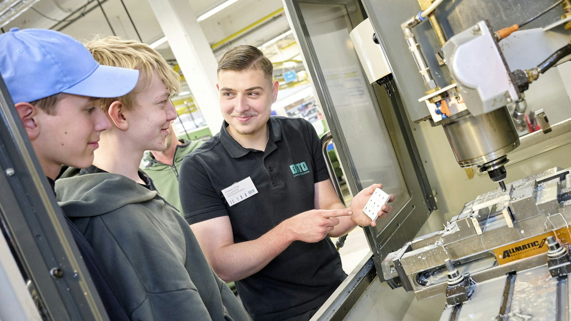 BITO Ausbildungstag 2025 junge Besucher informieren sich über den Beruf Werkzeugmechaniker.