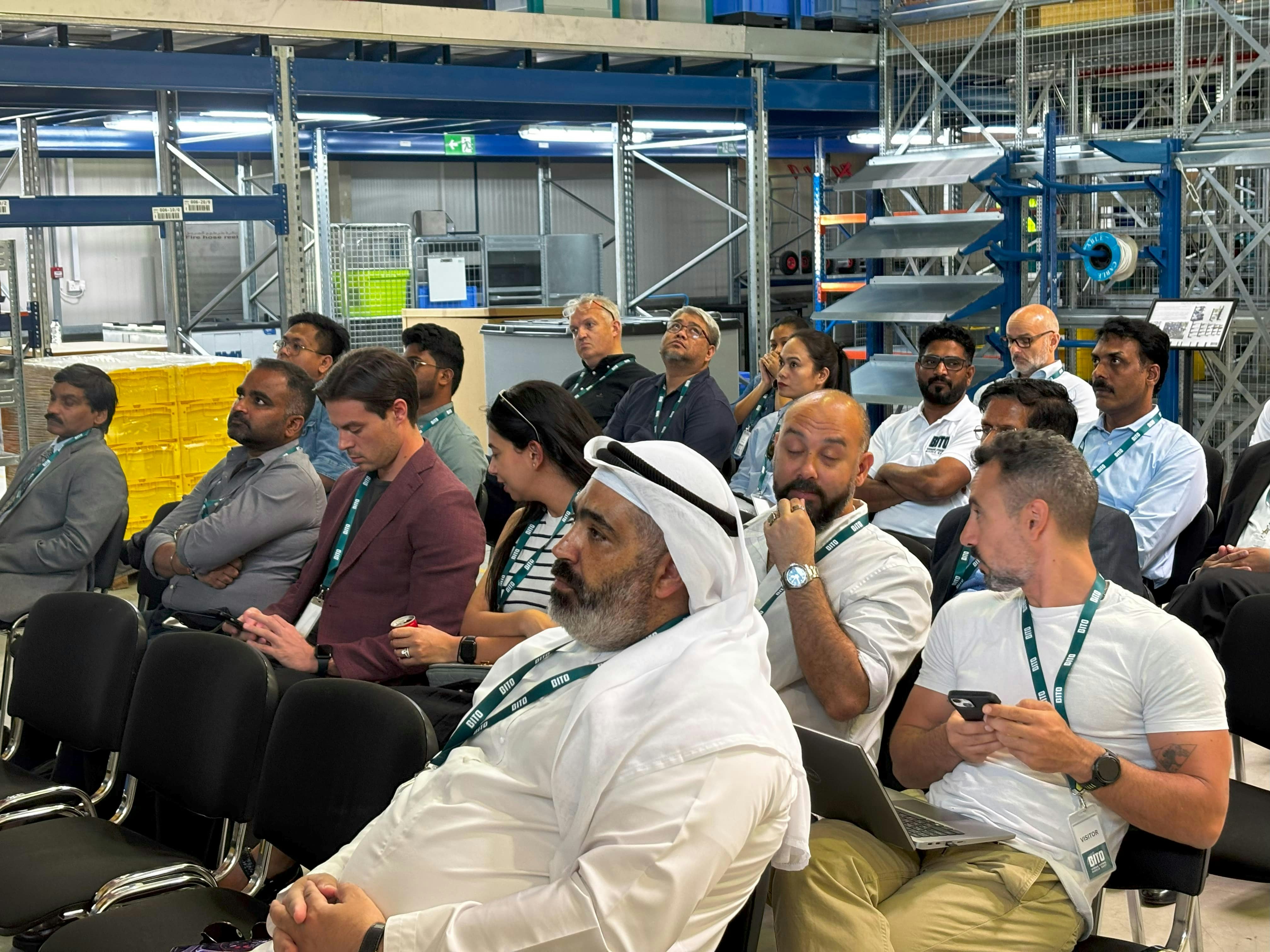 BITO Besucher verfolgen den Vortrag