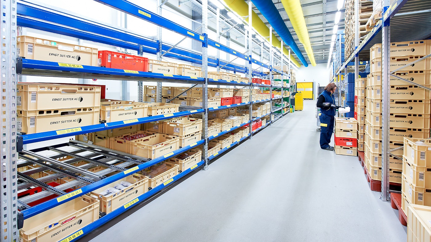 Magazijngang van een hybride magazijn.