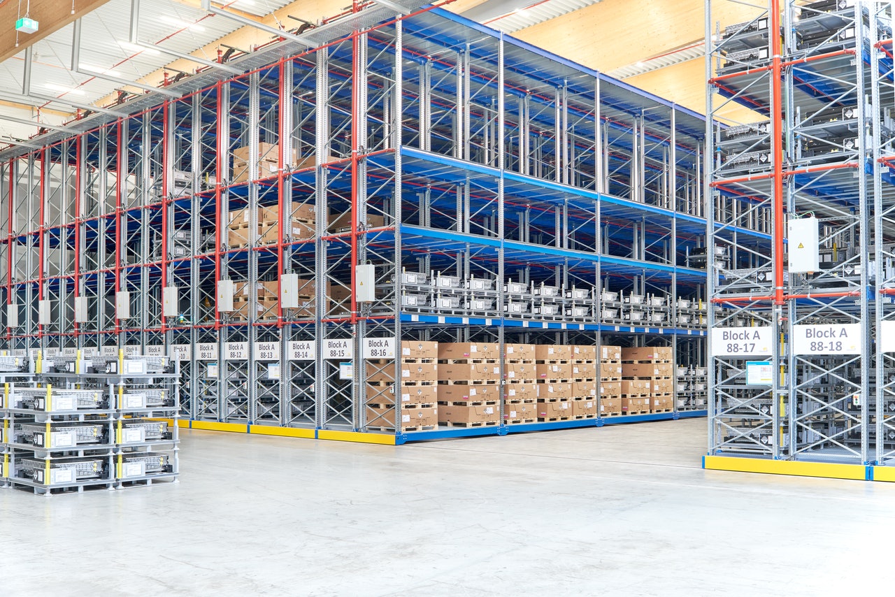 Großes verschiebbares Regal von BITO in Bewegung