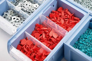 C-Teile Behälter befüllt mit Kleinteilen