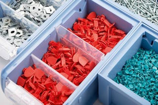 C-Teile Behälter befüllt mit Kleinteilen