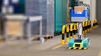 Comment associer AGV et cobots